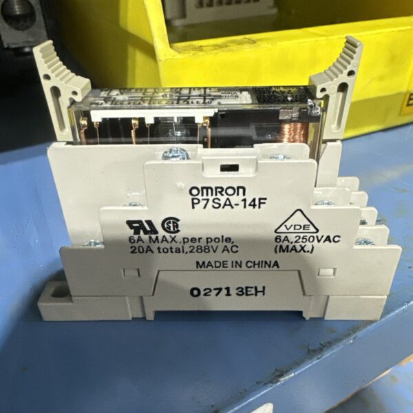 Omron G7SA-4A2B  Relay w/ Omron P7SA-14F Base