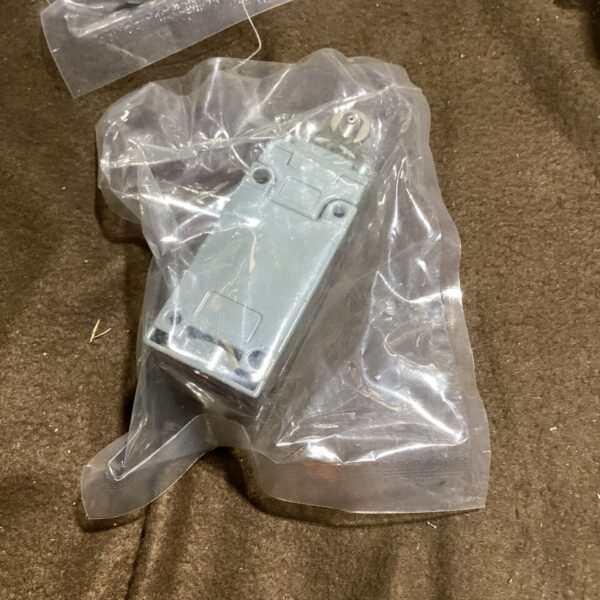 SQUARE D C54D CO54 CLASS 9007 SER. A LIMIT SWITCH TYPE 6P TYPE CT-54 TYPE D HEAD - Image 2