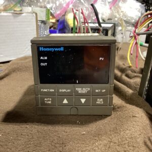 DISCONTINUED Honeywell DC200H-0-200-100000-0 UDC2000 Mini-Pro Temp Controller