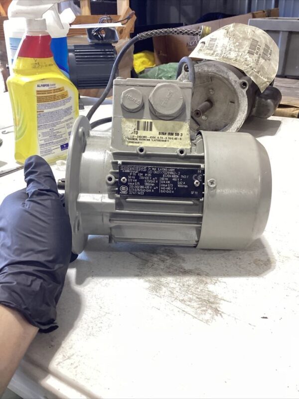 SIEMENS D-91056 Motor 1LA91334KA11 E0911/5224249 03 003 7.5kw - REFURBISHED