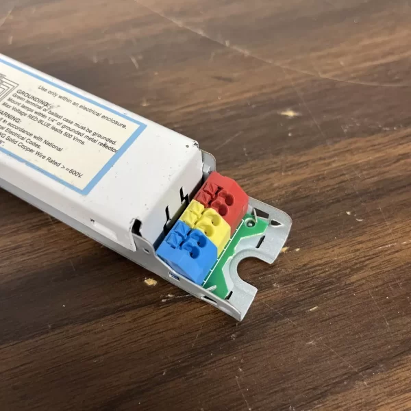 New ADVANCED ICN-2S28 PROGRAMMED FLUORESCENT BALLAST, 2 LAMP, T5, 32W, 120/277V - Image 2