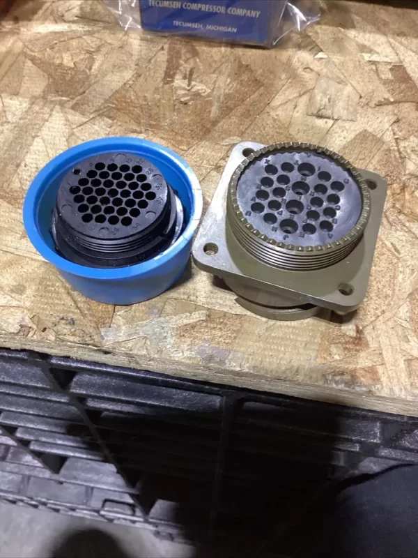 DISCONTINUED Veam CIR020R-28-11P-F80 Connector 0219 SELLER REF. SHIPS TODAY - Image 2