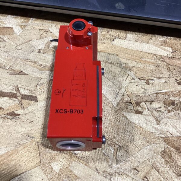 Telemecanique Sensors XCSB703 (NO KEY) - Image 2