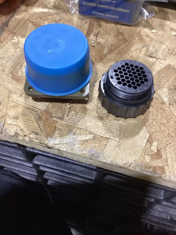 DISCONTINUED Veam CIR020R-28-11P-F80 Connector 0219 SELLER REF. SHIPS TODAY