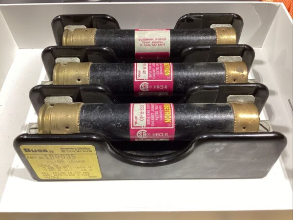 Bussmann 1B0035 Three Pole Fuse Block w/ Bussmann Fusetron FRS-R-40 Fuses