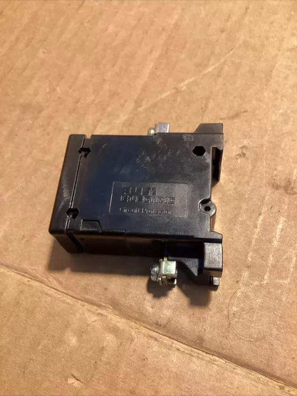 Fuji Electric CP31-10 Circuit Breaker - 10 AMP - 250 VAC - IC 2.5 kA - Image 2