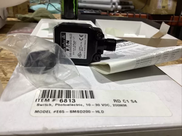 Eaton - Cutler Hammer E65-SMSD200-HLD Compact Photoelectric Sensor