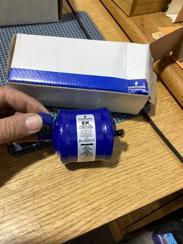 EK052SV Cap Emerson fluid line filter Pcn:065846 ships today