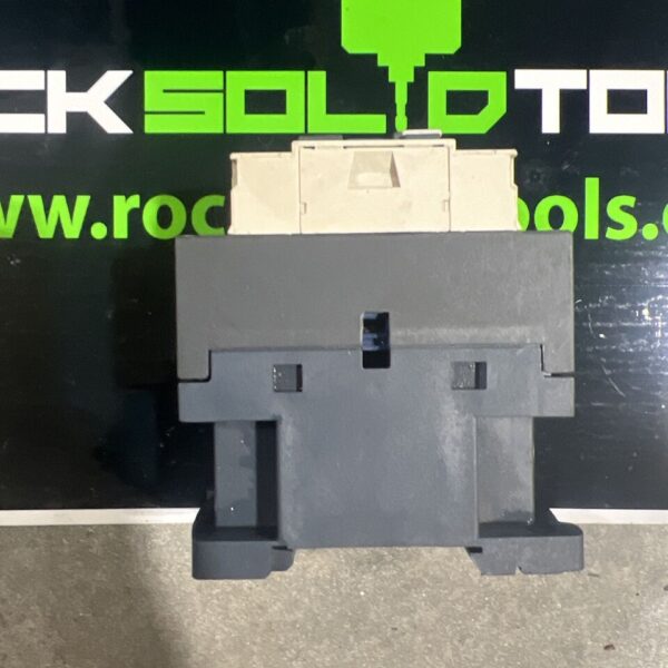 SCHNEIDER ELECTRIC IEC Magnetic Contactor LC1D09LE7 - Image 2