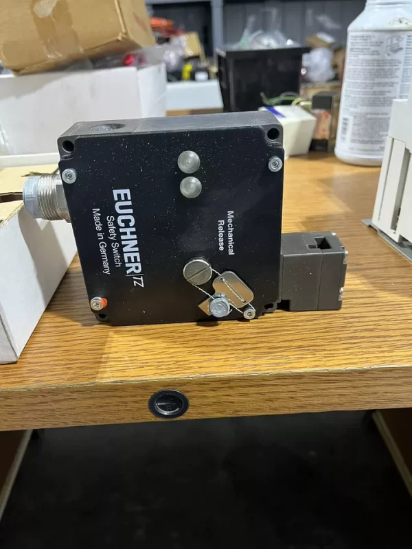 EUCHNER Safety Switch 46191 w/ Keys (TZ1RE110SR6) NEW IN BOX