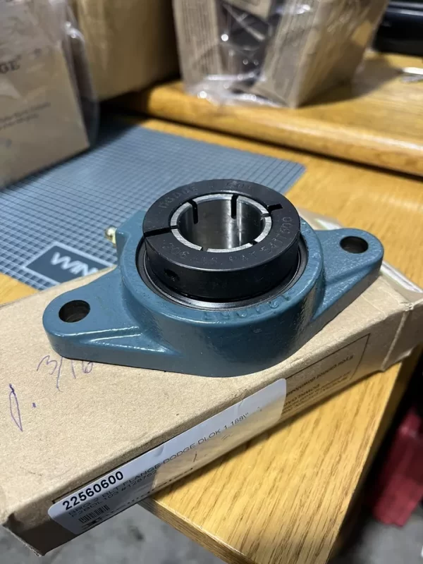 22560600 dodge bearing 2 blt flange d lock