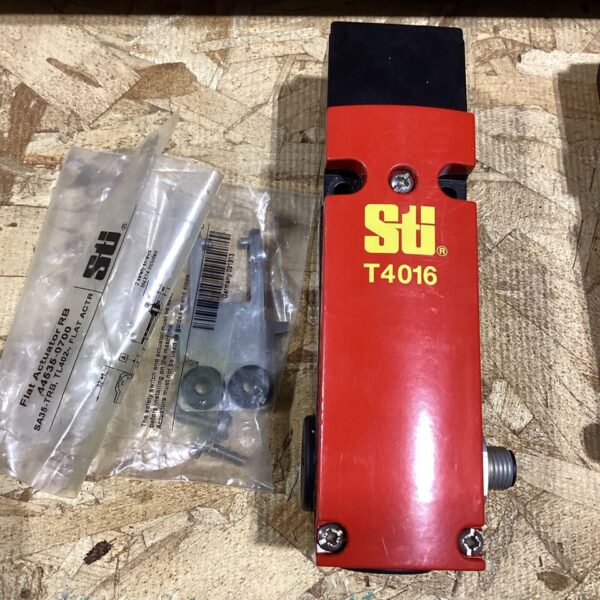 Omron T4016-031TM Safety Switches (WITH KEY)